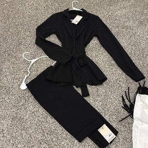 Misguided black blazer and skinny pants set size 6